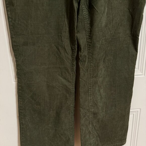 L.L.Bean Favorite Fit Women's Corduroy Pants SZ 18 Olive Green EUC Fall Outdoors - Picture 7 of 9